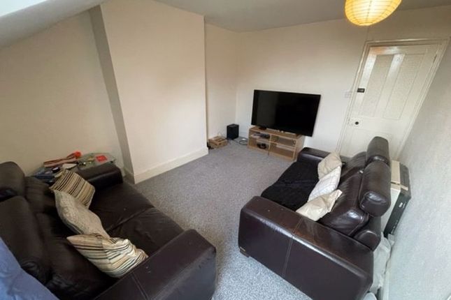 9B, Linden Grove, Gosport photo 2