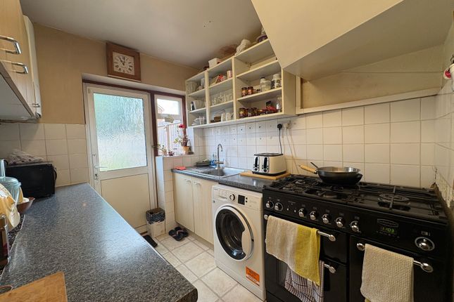 101 Beechwood Avenue, Greenford photo 4