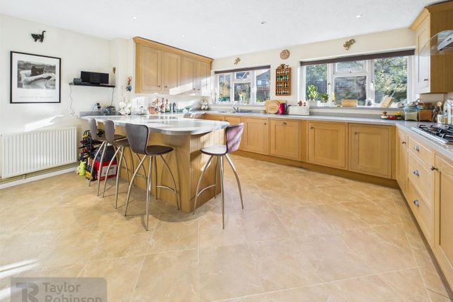 9, Lyric Close, Crawley photo 3