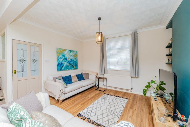 13, Treharne Road, Barry photo 4