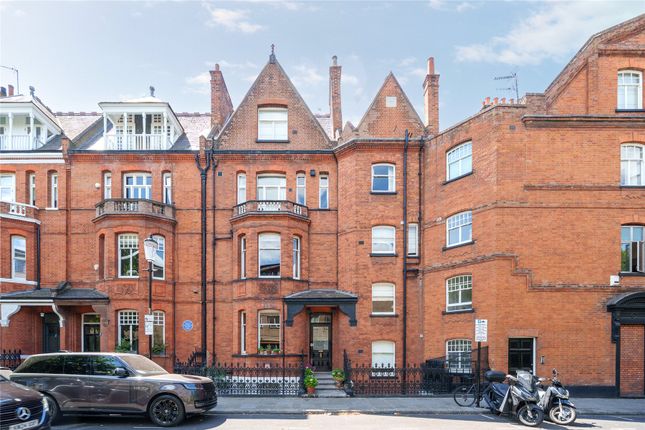 The Garden Flat, 28, Tite Street, London photo 4