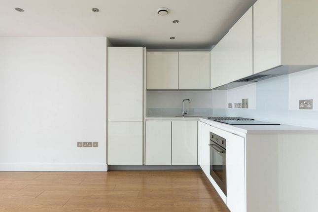 39, Loughton, IG10 photo 4