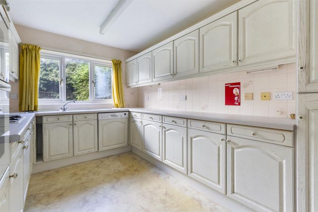 10, Meare Close, Tadworth photo 3