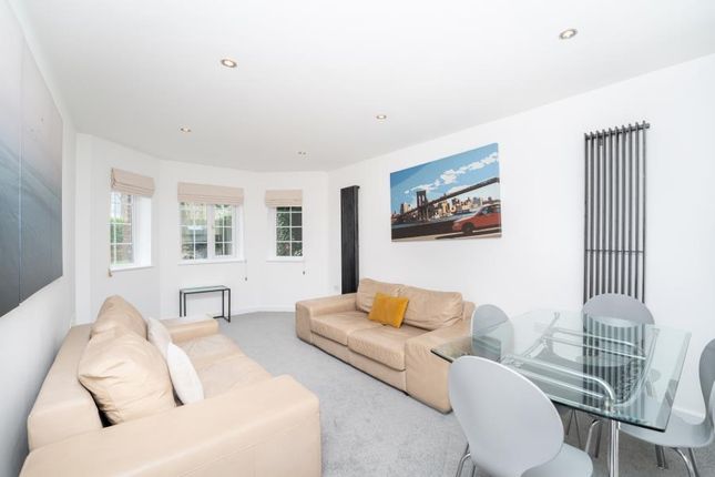 Flat 1 Courtfield House 35, Fairfield Road, London photo 2