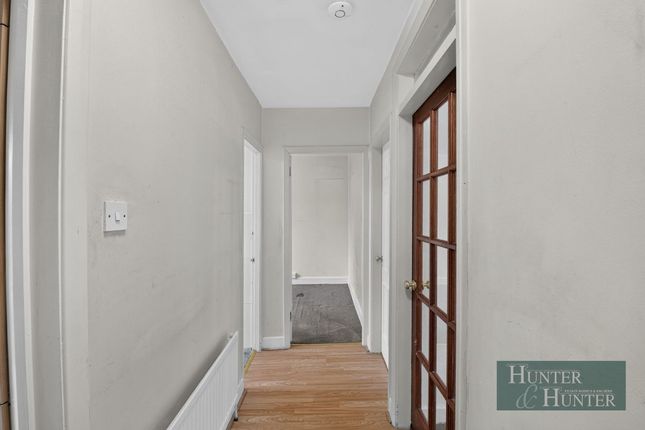 215 Beverley Drive, Edgware photo 2