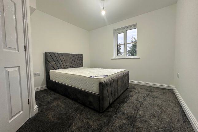 35 Weavers Court, Blackburn photo 5