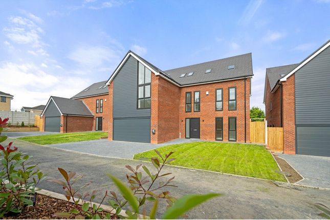 Thumbnail Detached house for sale in Cleves Garden, Leicester