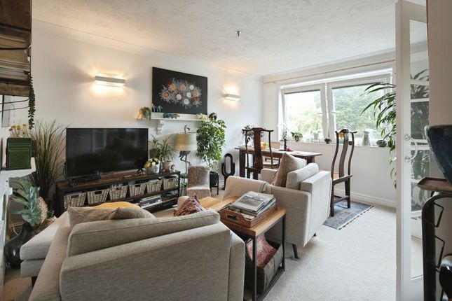 28, Amber Court, Hove photo 4
