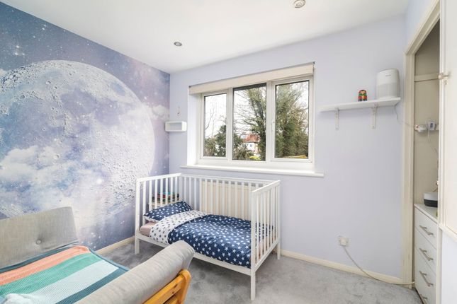 4 Macaret Close, Whetstone, London photo 4