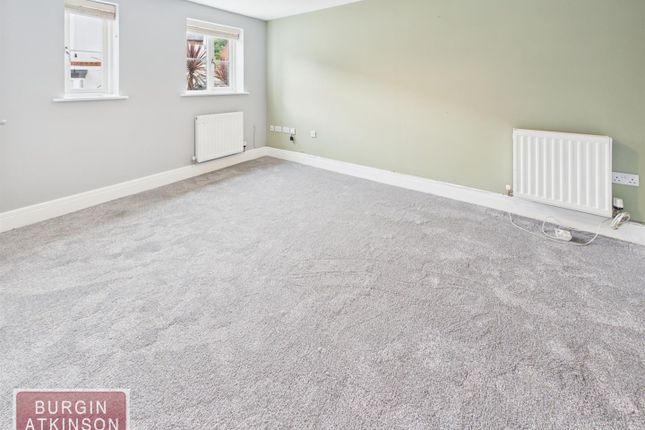 21, Elizabethan Gardens, Retford photo 3