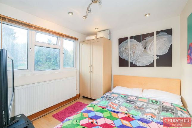 End terrace house for sale in Markmanor Avenue, London