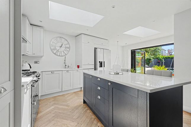 25, Sheridan Close, Rayleigh photo 2