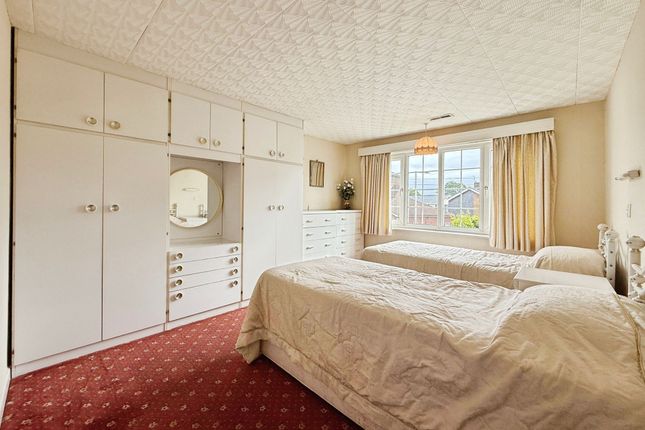 38 Vicarage Avenue, Cheadle photo 4