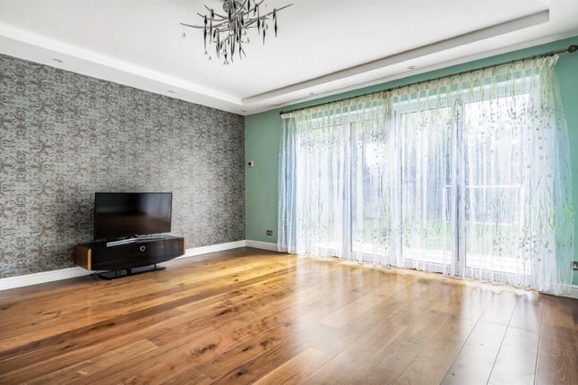 20, Southover, Woodside Park photo 4