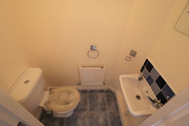 24 Sark Gardens, Blackburn photo 3