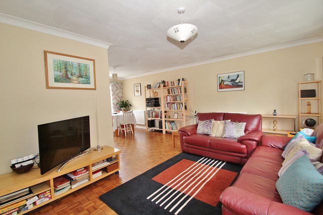 56, Farmers Close, Witney photo 2
