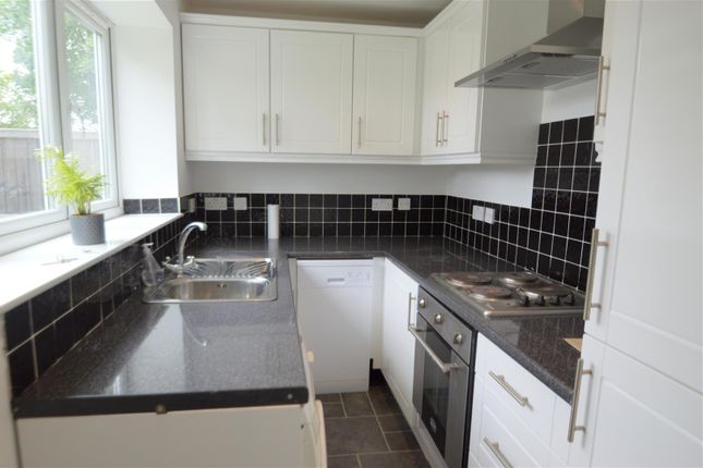 2, Hood Walk, Romford photo 2