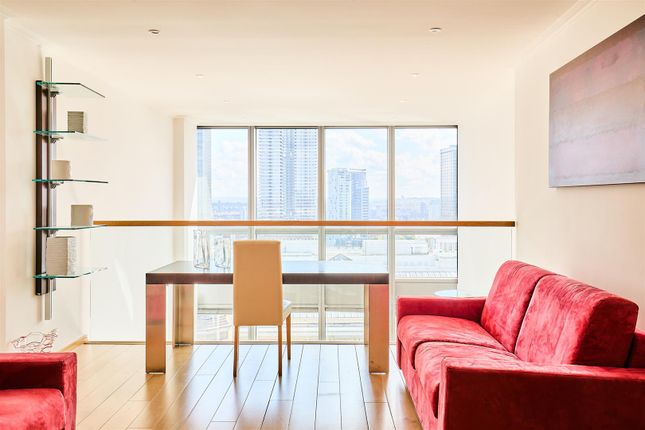 Flat to rent in West India Quay, Docklands