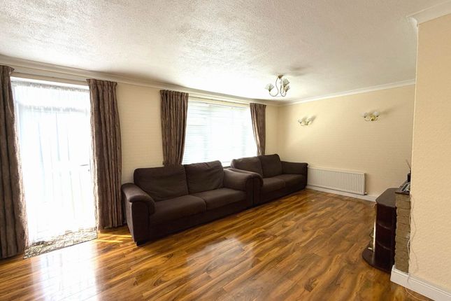 207, Ampleforth Road, London photo 4