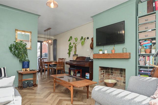 17, Westgate Grove, Wakefield photo 2