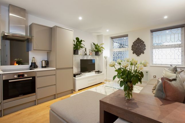 2-bed flat on Flat 3, Walsingham House, High Road, Whetstone, £395,000