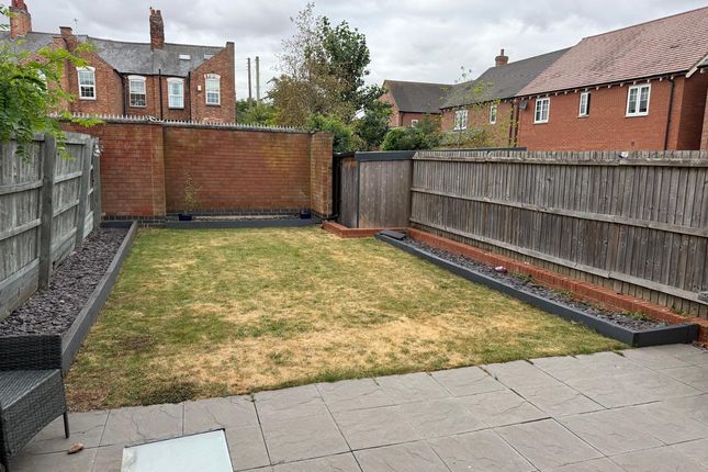 5, Fretter Close, Leicester photo 2