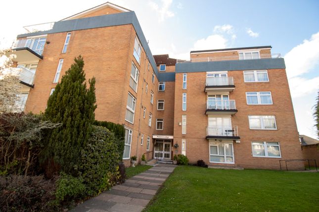 Flat for sale in Peters Lodge, 2 Stonegrove, Edgware