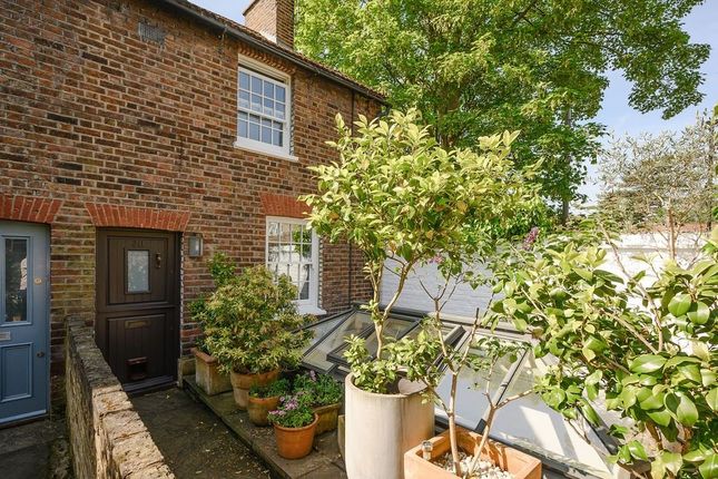 Thumbnail Cottage for sale in Crooked Billet, Wimbledon