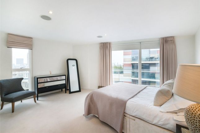 Flat to rent in Moore House, 2 Gatliff Road, London