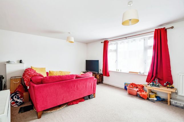Flat for sale in Fullwell Close, Abingdon