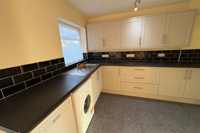 29, Bankside, Southall photo 2