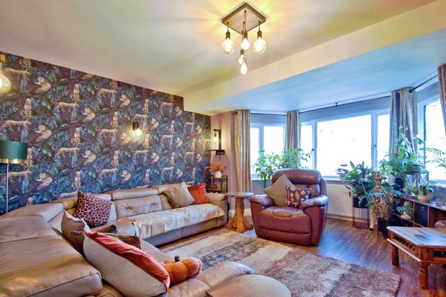 30, Romford Close, Colchester photo 4