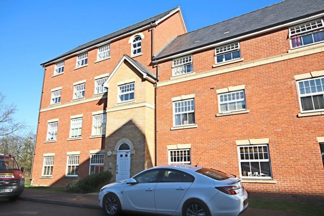 Thumbnail Flat for sale in Malyon Close, Braintree