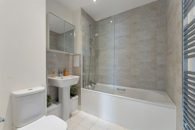 Flat 7 Furrow House, 29, Hickman Avenue, Highams Park photo 4