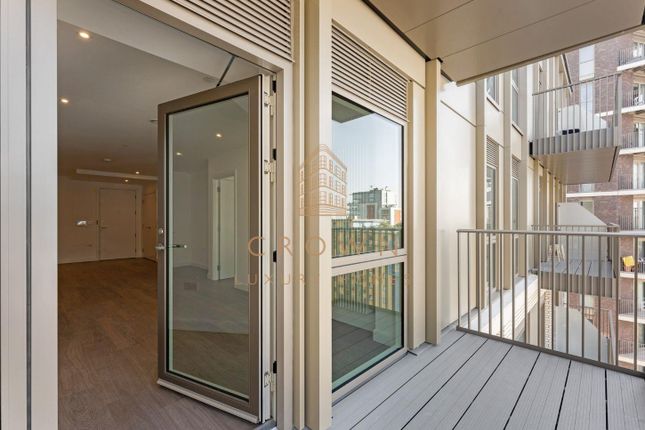 Apartment 1401 Galleria House, 12B Western Gateway, London photo 4