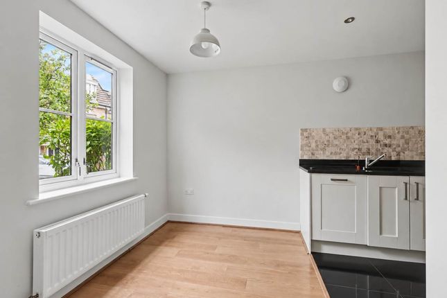 Sassoon Drive, Royston photo 4