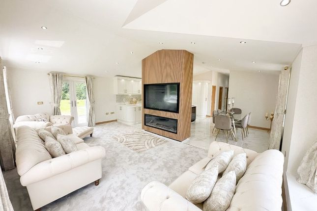 11 Nightingale Rise, Weybridge Road, Addlestone photo 2