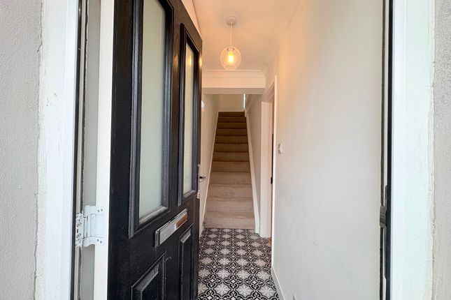 32 Meadow Street, Bridgend photo 3
