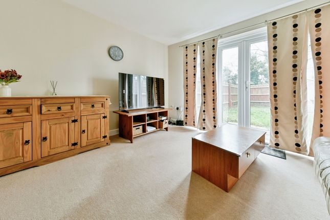 23, Fresson Road, Hertfordshire photo 2