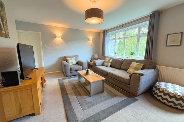 Flat 4, 3 Harboro Grove, Sale photo 4