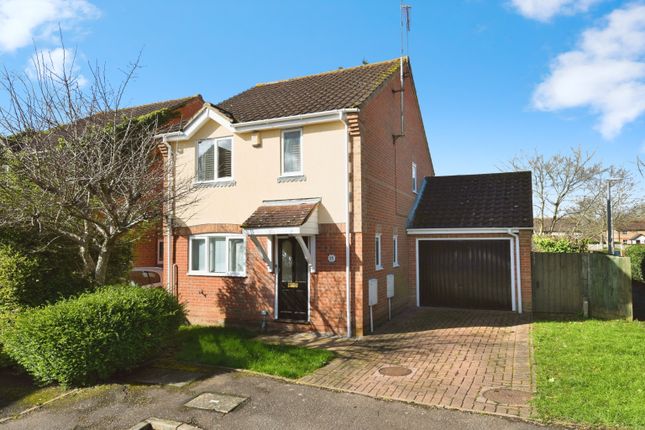 Link-detached house for sale in Lutea Close, Basildon, Steeple View, Essex