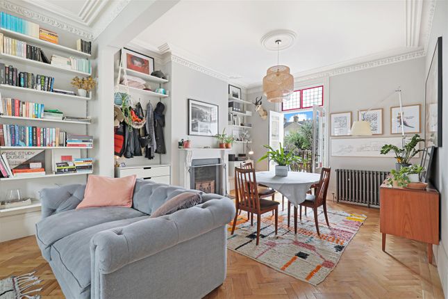Flat for sale in Thistlewaite Road, London