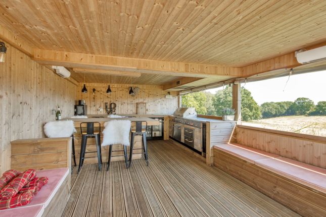 Bar &amp; Bbq Area