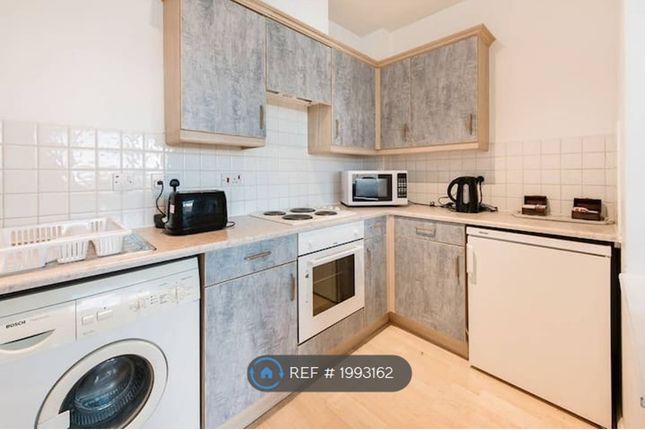 Thumbnail Flat to rent in Metro Central Heights, London