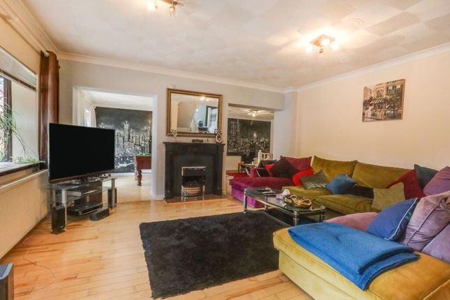 1, Woodspring Close, Ipswich photo 2