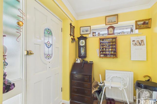 82, Lakeside Avenue, Lydney photo 2