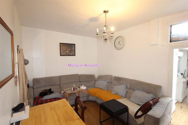 19, Davis Street, Plaistow photo 3