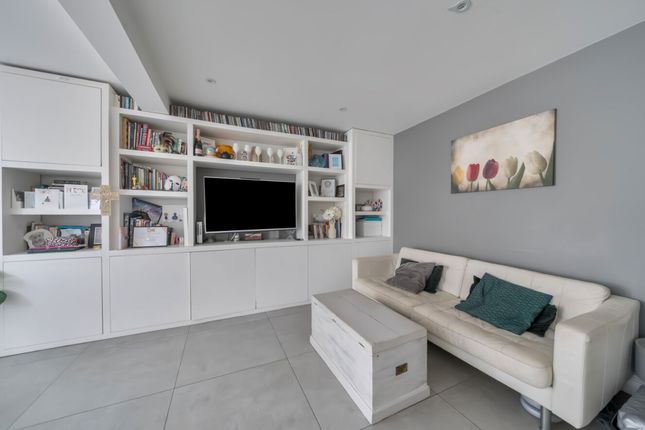 148 Tudor Drive, Kingston Upon Thames photo 4
