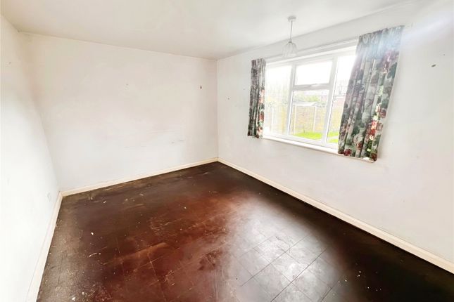 Flat for sale in Rosewood Road, Burton-On-Trent, Staffordshire