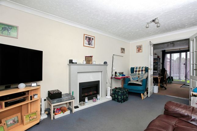 21, Fieldfare Drive, Peterborough photo 3